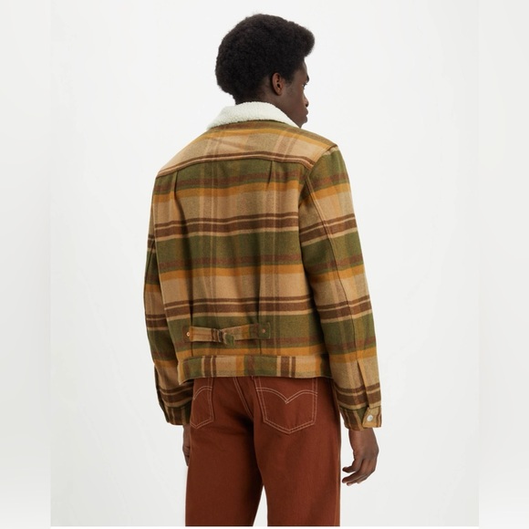 LEVI’S PLAID SHERPA TRUCKER JACKET